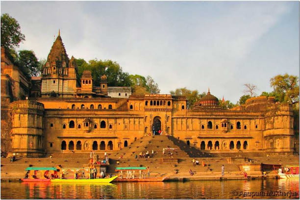 Indore to Maheshwar Taxi – Narmada Ghat Tour